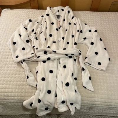 НОВЫЙ С ЯРЛЫКАМИ VICTORIA'S SECRET КОРОТКИЙ УЮТНЫЙ ХАЛАТ «В ГОРОШЕК» БЕЛЫЙ M/L - Изображение 1 из 4