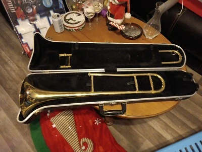 Trombón tenor de latón Holton  Foto 1 de 2