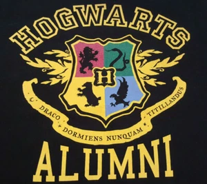 Harry Potter Hogwarts Alumni Coat of Arms Shield T Shirt XL X-Large EUC INV2082 - Picture 1 of 5