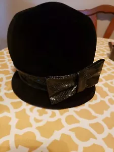 1940’S CORONA ITALIAN BLACK VELVET WOMENS PILLBOX HAT VINYL BOW/TRIM with box - Picture 1 of 8