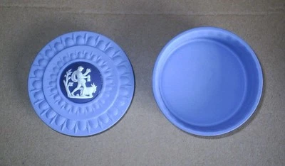 Wedgwood BLUE TRI COLOURED Jasperware Round Box - image 1 of 3