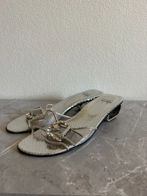 Stuart Weitzman Plata Drstu Swarovski Cristal Hebilla Serpiente Tacones Deslizables 9M Foto 1 de 4