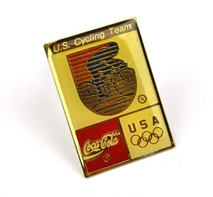 Coca Cola Coke USA Pin De Solapa Botón Insignia - Equipo De Ciclismo De EE. UU. - Imagen 1 de 1
