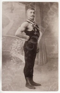 AUTÓGRAFO RUSIA 1910 LUCHADOR GRECO-ROMANO O. Padavild pecho completo en premios Ph. - Imagen 1 de 3