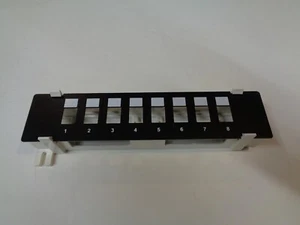 HW910-MI-8-IU SCHWARZ 8-PORT UNLOADED PANEL - STECKEN SIE IHRE EIGENE BUCHSE EIN - Bild 1 von 3