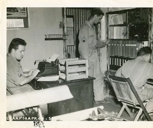 ORIGINAL PHOTO APR 14 1944 LAKE CHARLES ARMY AIR FORCE LA B-26 OFFICE PERSONNEL - Picture 1 of 1