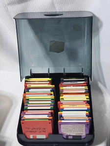 Vintage Disketten-Sortiment mit Kunststoff-Aufbewahrungsbox - 3,5" Disketten (110er-Set) - Bild 1 von 3