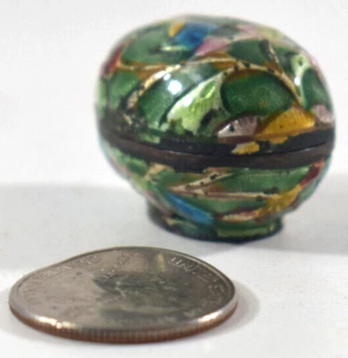Antiguo CLOISONNE CHINO en forma de huevo CAJA LATÓN COLORIDO, PRECIOSO AZUL Interior $20 Foto 1 de 3