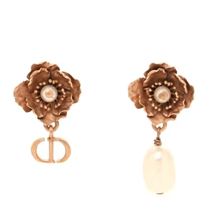 New in Box CHRISTIAN DIOR Pearl Mise En Dior Logo Tribal Earrings $810 - Picture 1 of 10