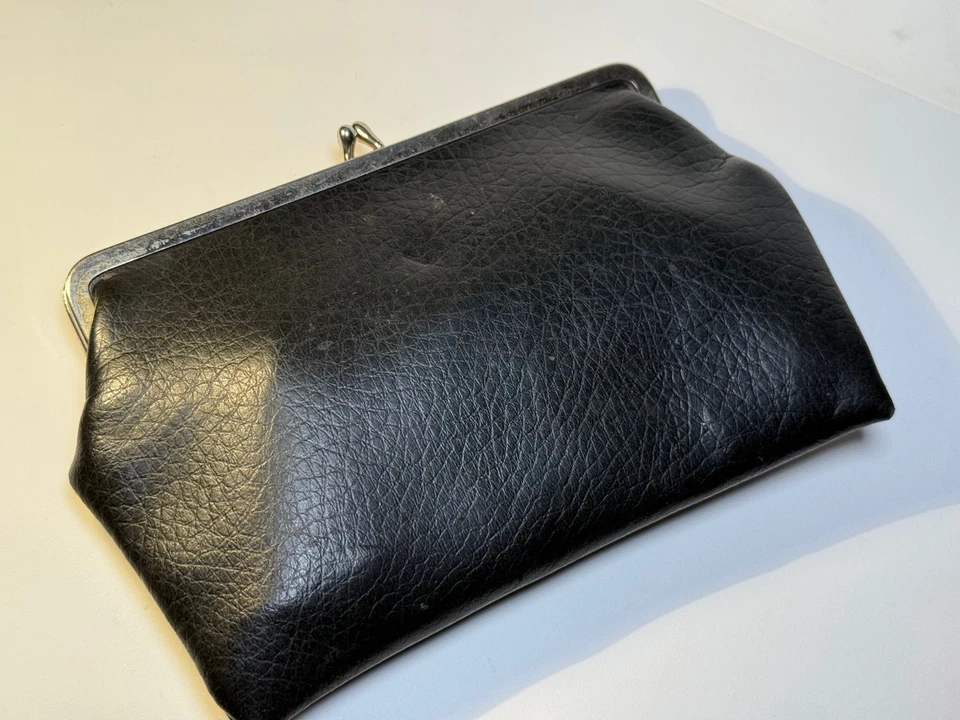 Cartera/bolso de mano grande de cuero negro vintage Mid-Century - cerradura de beso de latón Foto 1 de 4