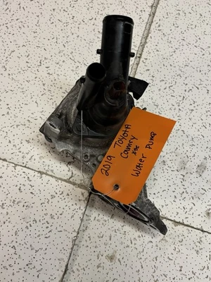 Bomba de agua Toyota Camry 2018-2020 Foto 1 de 3