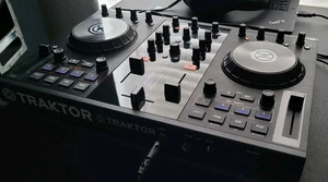 Native Instruments Traktor Kontrol S2 HW - Picture 1 of 12