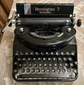REMINGTON 7 NOISELESS Portable TYPEWRITER with CASE     Nice Condition  H 17500 - Picture 1 of 12