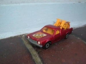 MATCHBOX SUPERFAST #60D HOLDEN PICK UP & 2 GELBE MOTORRAD SCHEINWERFER LACKIERT - Bild 1 von 2