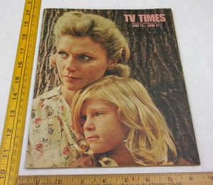 Ein Mädchen früher benannt 1975 lokale Fernsehzeiten Judy Garland John Denver Twiggy - Bild 1 von 6