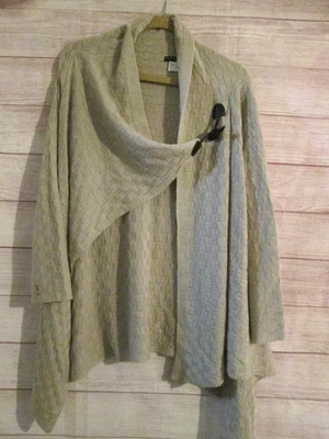 Venus Wrap Sweater Cardigan Size Medium Long Sleeves Cross Over W/toggle Button - Image 1 of 4