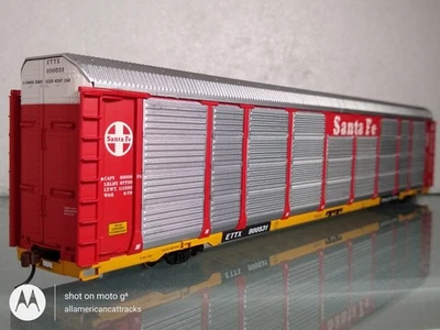WALTHERS GOLD-LINE HO #ETTX 900531 SANTA FE 89' TRI-LEVEL ENCLOSED AUTO TRAILER - Image 1 of 4