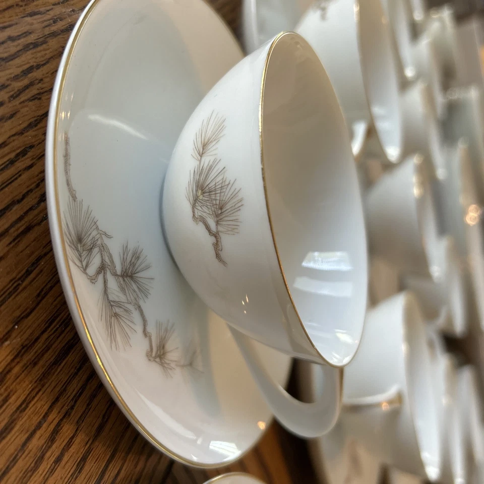 Juego de 2 tazas y platillos de té Larchmont by sango blancos con piñas marrones y ramas Foto 1 de 4