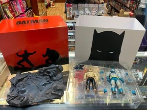 Dark Knight Returns with Mutant Leader (Batman, Mezco One:12) **SDCC Exclusive** - Picture 1 of 6