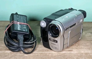 Sony Handycam CCD-TRV138 Video Hi8 Camcorder With Nightshot - Picture 1 of 7