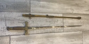 "Espada ceremonial grabada W.A. Raymold Caballeros del Águila Dorada 36"" de largo" - Imagen 1 de 14