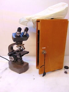 Standard Laboratory Microscope 117460 With Eye Pieces 4 Objectives In Box S5813 - Picture 1 of 12