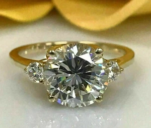 Anillo de moissanita VVS1 3,26 quilates | solitario redondo | banda de oro amarillo de 14 quilates - Imagen 1 de 8
