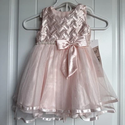 NUEVO NUEVO CON ETIQUETAS Raro Ediciones Niñas 24 Meses Hermoso Vestido Formal Rosa Foto 1 de 4
