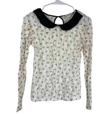 Top Delia's Juniors Blanco Talla S Mangas Largas Encaje Estampado Lazo Semi Transparente Twee Gótico Foto 1 de 4