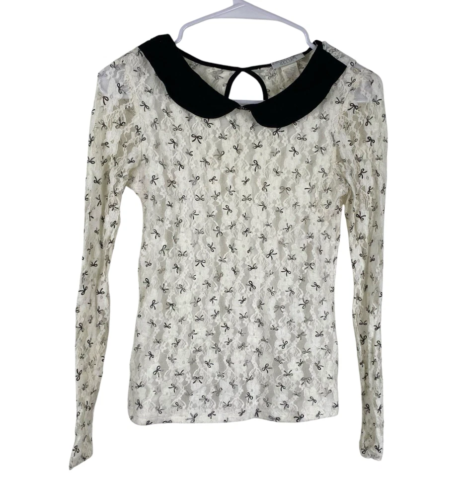 Top Delia's Juniors Blanco Talla S Mangas Largas Encaje Estampado Lazo Semi Transparente Twee Gótico Foto 1 de 4