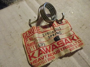 Resorte de reposapiés Kawasaki FABRICANTE DE EQUIPOS ORIGINALES 75-76 KX400 80 KX420 75-80 KX250 34006-005 - Imagen 1 de 1