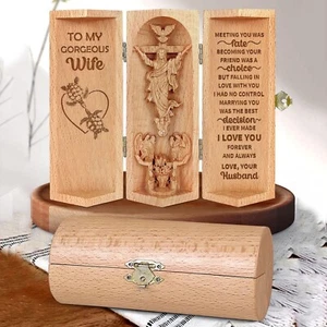 Das Gelassenheitsgebet zum Öffnen Holzzylinder Skulptur Jesus Christus als Geschenk - Bild 1 von 10