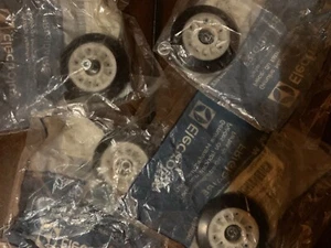 5304523155 Electrolux / frigidaire Dryer Drum Roller - Picture 1 of 2