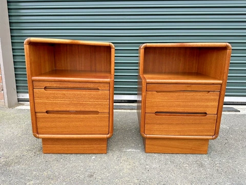 Beautiful Pair of Mid Century Danish Modern Sun Cabinet Teak bedside Nightstands Cover