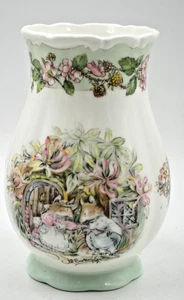 LOVELY ROYAL DOULTON BRAMBLY HEDGE SUMMER SEASON SMALL GAINSBOROUGH VASE 5" - Picture 1 of 4