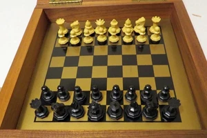 Vintage DRUEKE Magnetic Travel Chess Set - Picture 1 of 4
