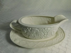 Mikasa English Countryside weiße Sauciere mit Unterteller DP900 - Bild 1 von 10