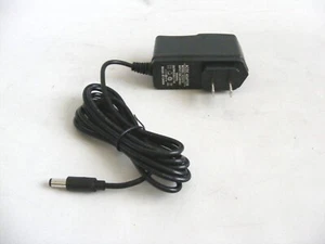 AC / DC 9 Volt Output Power Supply Adapter Charger New - Picture 1 of 4