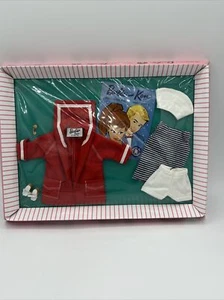 Nuevo Conjunto de Muñecas Barbie Repro 2011 de Moda ""SET RESORT"" W3508 - Imagen 1 de 10