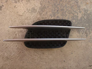 MERCEDES SL R230 SL500 RIGHT FENDER GRILLE AIR VENT 2306900236 - Picture 1 of 3