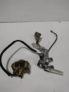 2004-2005 SUZUKI GSXR 600 OEM RIGHT SIDE DRIVER REARSET BRAKE SIDE. DAMAGED - Foto 1 di 15