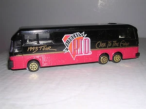 ROAD CHAMPS  Eagle Coach "Diamond Rio Tour Bus" Slightly Larger than H.O. - Picture 1 of 1
