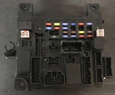 BOITIER A FUSIBLE MITSUBISHI OUTLANDER 8637A644 51945JS03 - Immagine 1 di 2