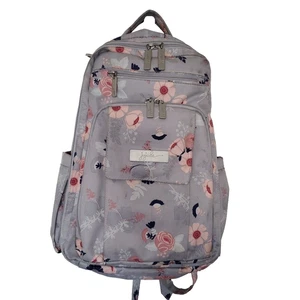 Mochila de pañales multifunción JuJuBe Be espalda derecha floral gris bolsillo con cremallera múltiple - Imagen 1 de 22