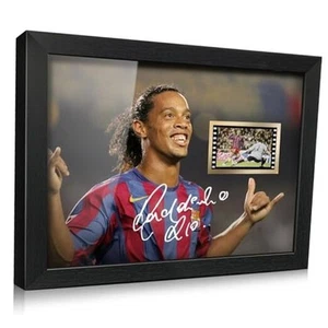 Pallone calcio ORIMAMI Ronaldinho firmato foto scrivania incorniciata regalo 8x6 - Foto 1 di 6