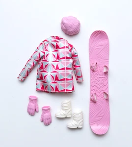 Barbie 2021 sport invernali snowboarder vestito parziale snowboard stivali cappello guanti - Foto 1 di 6
