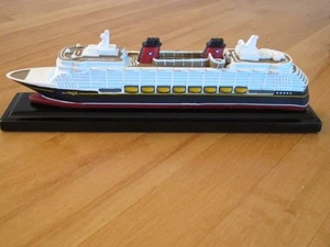 NUEVO Oficial Genuino Disney Cruise Line DCL Escala Modelo Barco Réplica DREAM - Imagen 1 de 1