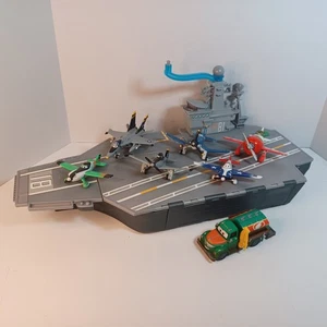 Disney Pixar Aviones USS Flysenhower Portaaviones 18" Juego con 6 aviones - Imagen 1 de 7