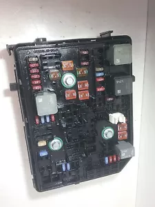 2016-2019 Chevy Volt Fuse Relay Junction Box 812461952 (1.5L Hybrid) M6 - Foto 1 di 7