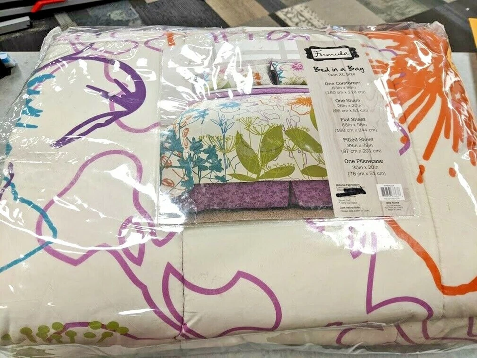 TWIN XL Formula Multi-Floral Reversible Bed in a Bag Bedding Set, 5 Pieces - Image 1 of 3